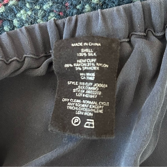 Theory | Women’s steel grey 100% silk Arai pull on jogger pants w/pockets size M - Picture 2 of 12